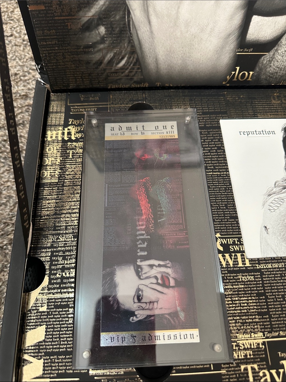 Taylor Swift Reputation VIP Stadium Tour Box - Picture 10 of 17